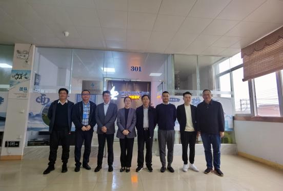 自治區財政廳黨組成員、副廳長黃緒全、梧州市市長鐘暢姿一行到宙斯科技考察調研