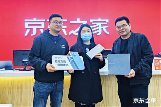 OPPO Find X3新品亮相京東之家,OPPO中華區(qū)總裁現(xiàn)身體驗(yàn)新場(chǎng)景