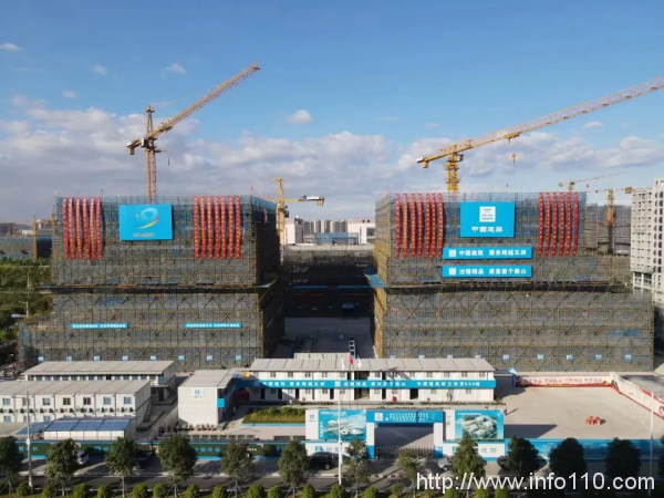 中國東南大數據產業(yè)園研發(fā)樓六期項目主體結構封頂