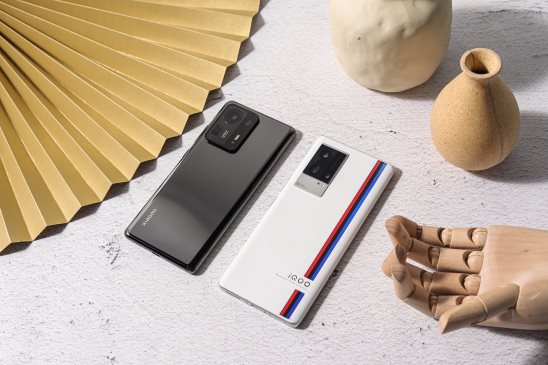 小米MIX 4和iQOO 8 Pro,誰的高端之路能走得更快?
