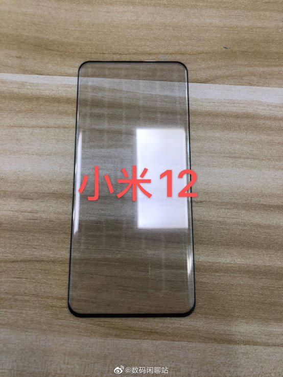 小米12手機正面長這樣？中間打孔+雙曲面屏幕