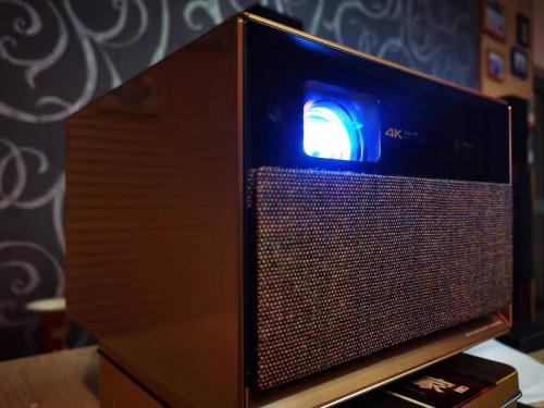 過年回去陪爸媽 極米RS Pro 2帶回家