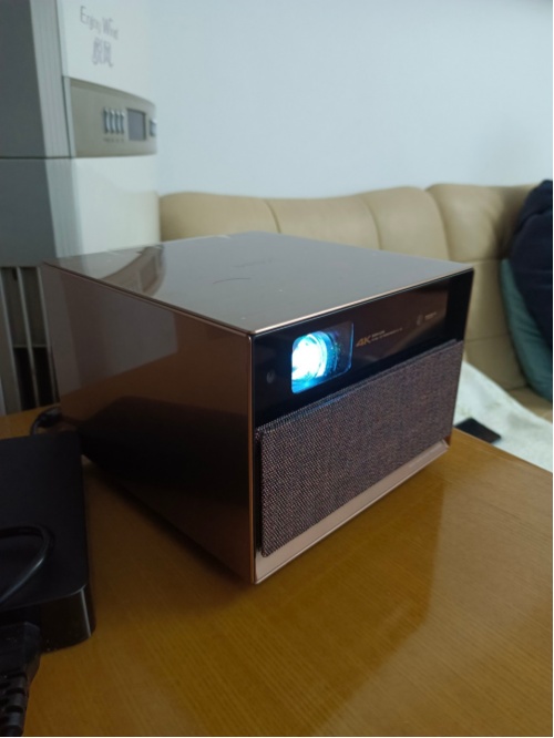 圣誕怎么過?不用出門打擠,用極米RS Pro 2投影看一部《真愛至上》