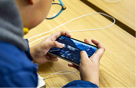 IPRO學生手機P100一騎絕塵，專業防沉迷功能斬獲多項榮譽