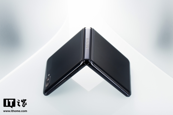 消息稱三星今年除 Fold、Flip 外還準備推出全新系列的折疊屏手機