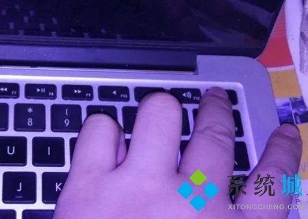 蘋(píng)果筆記本怎么恢復(fù)出廠系統(tǒng) mac一鍵恢復(fù)出廠設(shè)置的方法